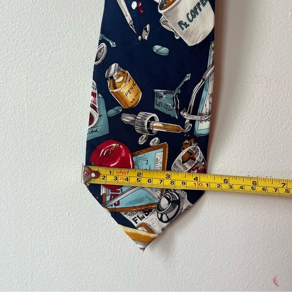 Vintage Nicole Miller 1994 Doctor Medical themed tie | 100% Silk | Made in Korea - Picture 8 of 9